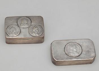DOSOR, 2 st, silver, bla Gustaf Möllenborg, Stockholm 1823. Tot ca 179 gram.