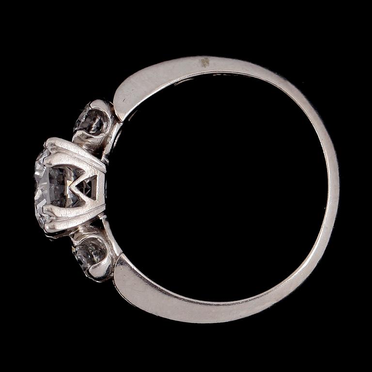 A diamond, circa 1.25 cts in total, ring.