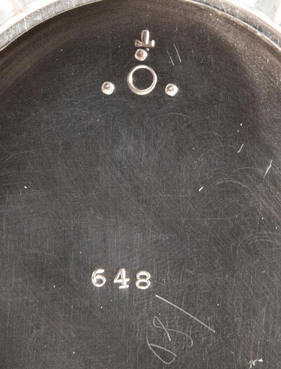 An English 19th century sivler tea pot marks of Walter & John Barnard,London 1881, total weight ca 480 gr.