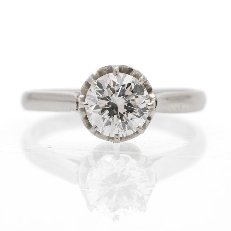 18K white gold solitaire ring with a diamond, France, 20th century.