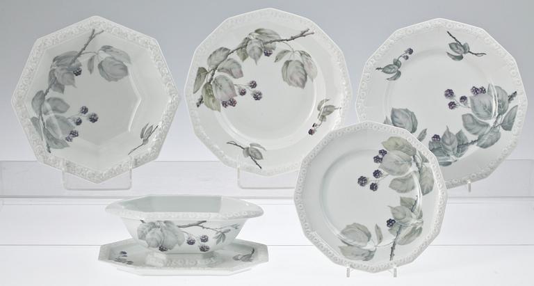 TE- KAFFE- OCH MATSERVIS, 88 delar, porslin, "Maria Björnbär" Rosenthal.