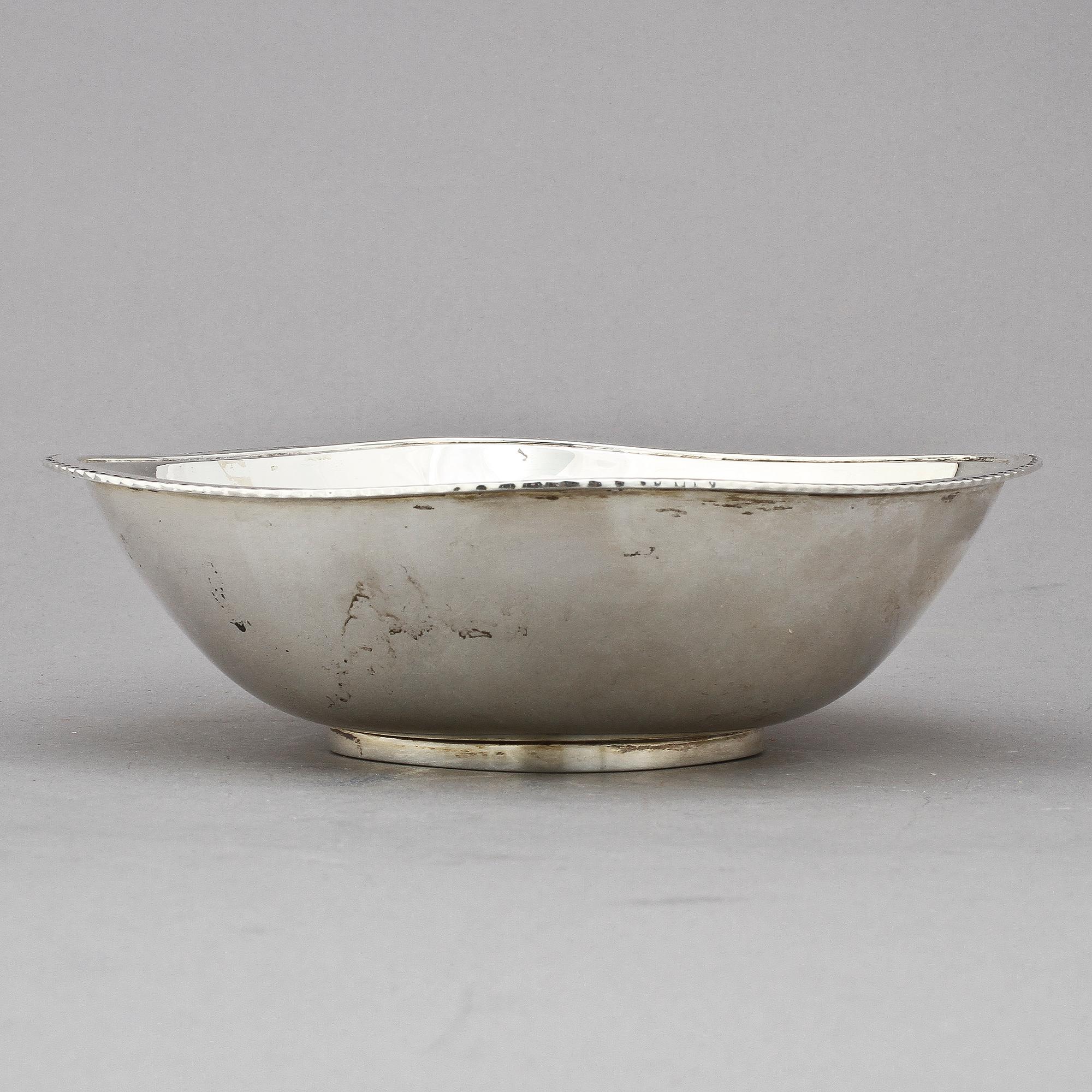 SKÅL, silver, W A BOLIN, Stockholm, 1950. Tot. v. 380 g.