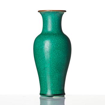 An apple green crackle-glazed vase, Qing dynasty, 18th century.