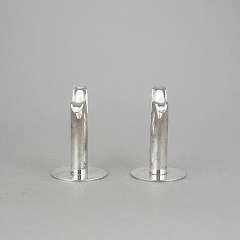 LJUSSTAKAR, ett par, nysilver, "Liljan", Ivar Ålenius Björk, Ystad metall, 1900-tal.