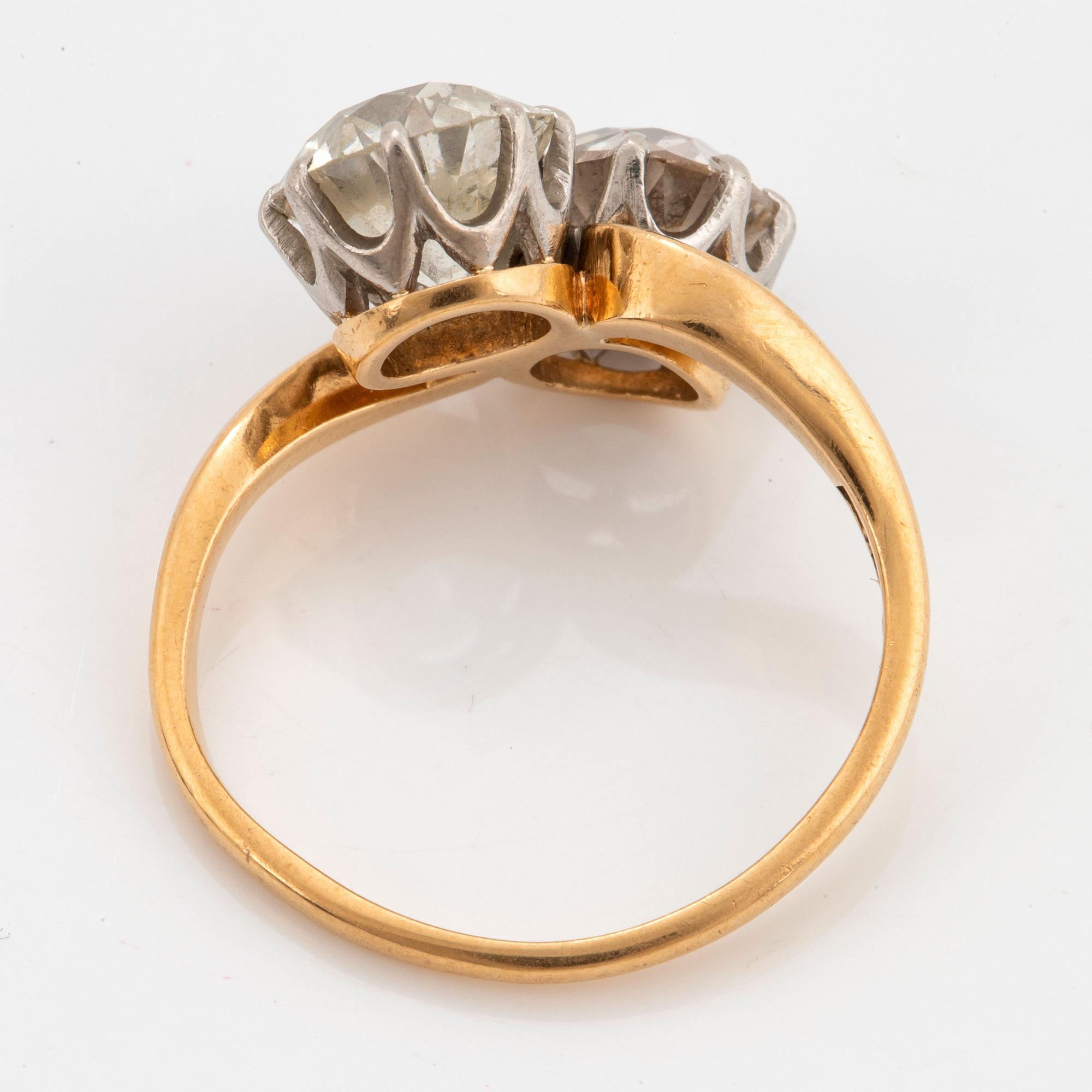 An 18K gold ring set with two old-cut diamonds with a total weight of ca 3.10 cts quality ca J/K si.