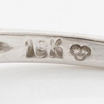 Ringar, 2 stycken, 18K vitguld med diamanter och smaragder.