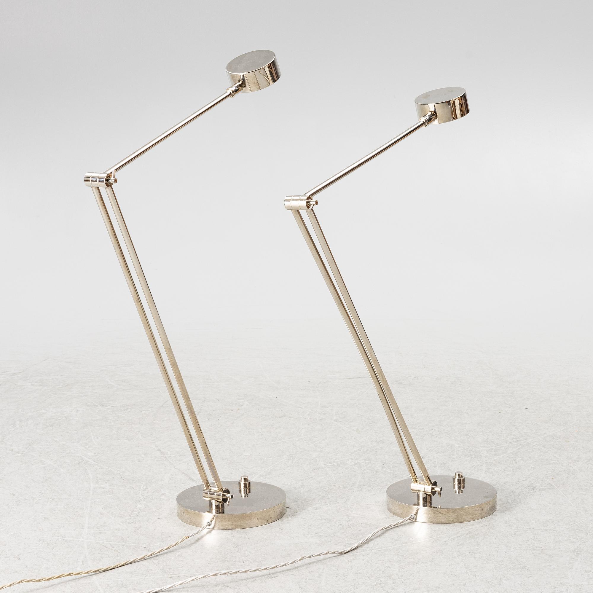 Michael & Lucy Vaughan, golvlampor, ett par "Faringdon", samtida.