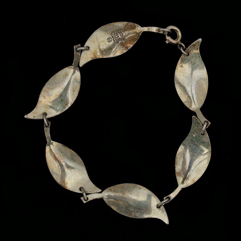 HALSBAND, ARMBAND, ÖRHÄNGEN, ett par samt BROSCH, sterlingsilver och emalj, Norge, 1900-tal. Vikt 48 G.