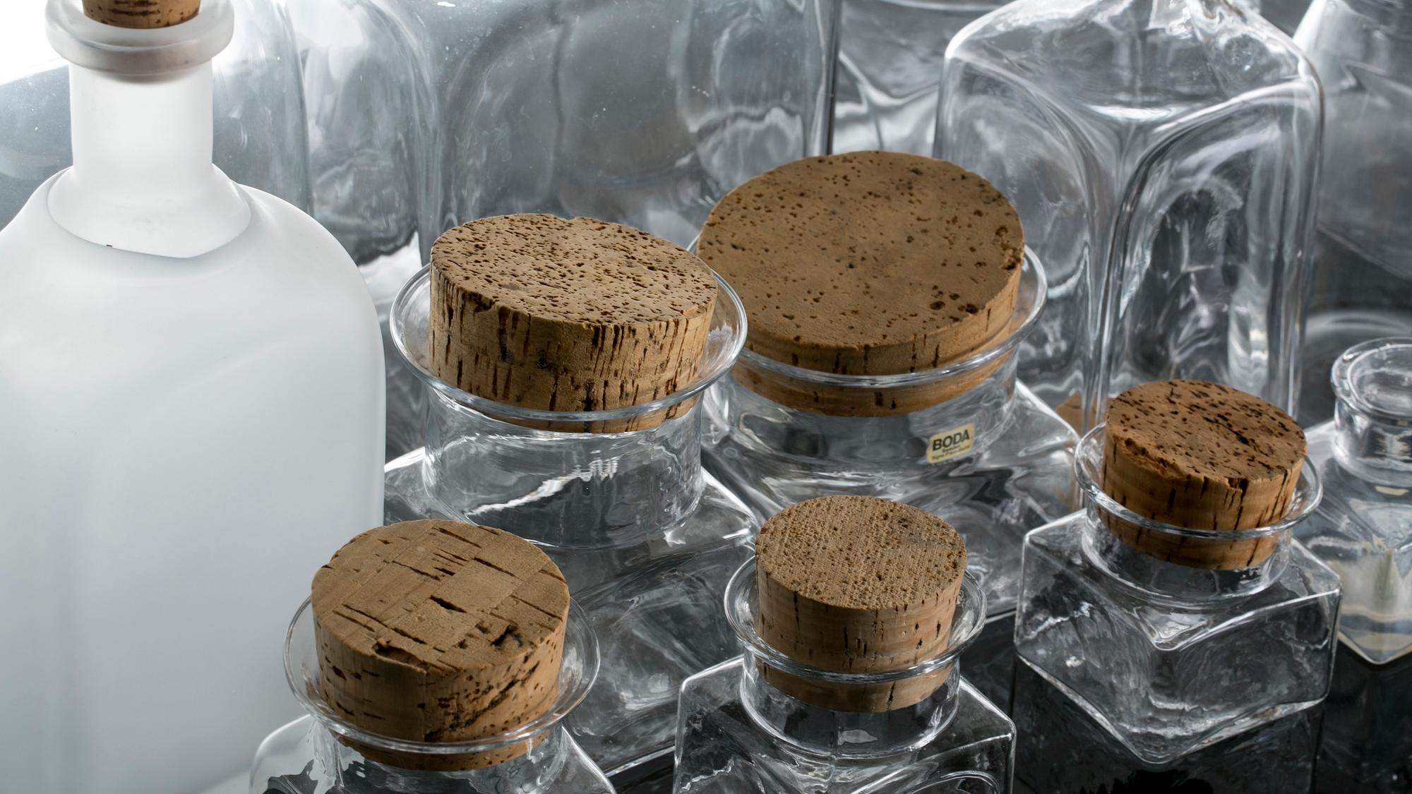 BURKAR, KARAFFER och FLASKOR, glas, 14 st, "Sill/kryddor i kvadrat", Signe Persson-Melin, Boda, 1900-talets andra hälft.