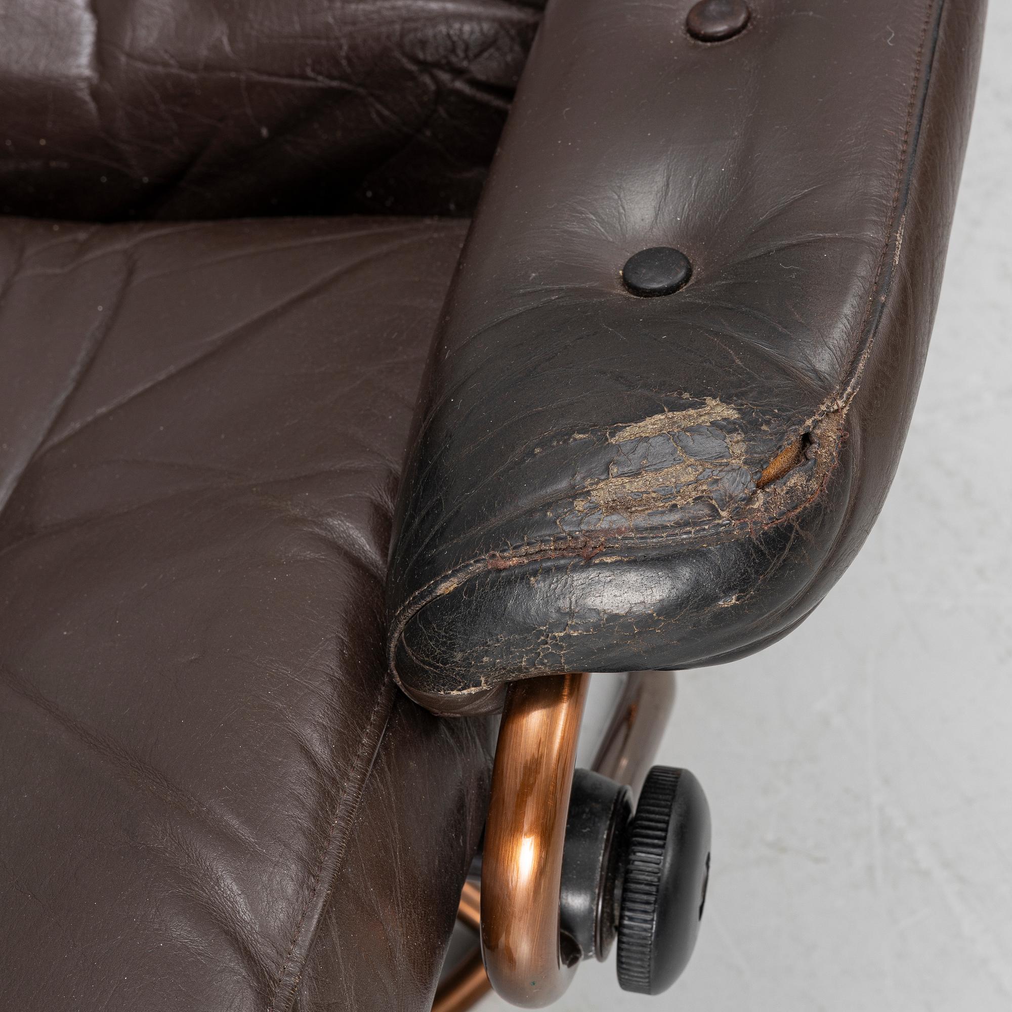 Armchairs, a pair, Stressless, Ekornes, later part of the 20th century.