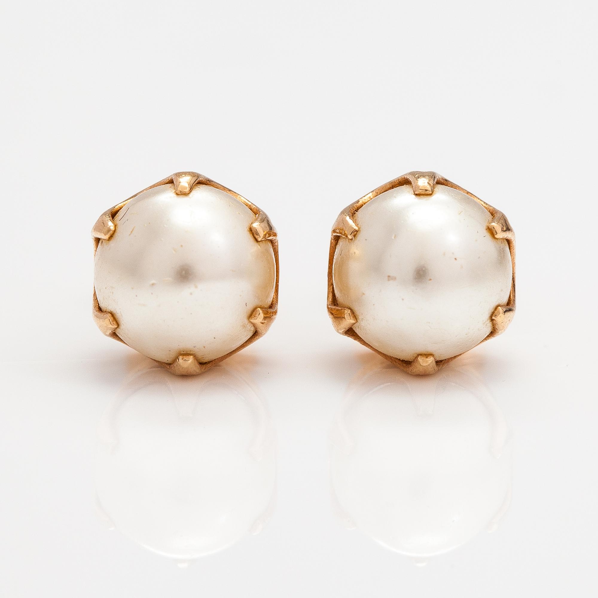 A pir of 14K gold earrings with cultured pearls.