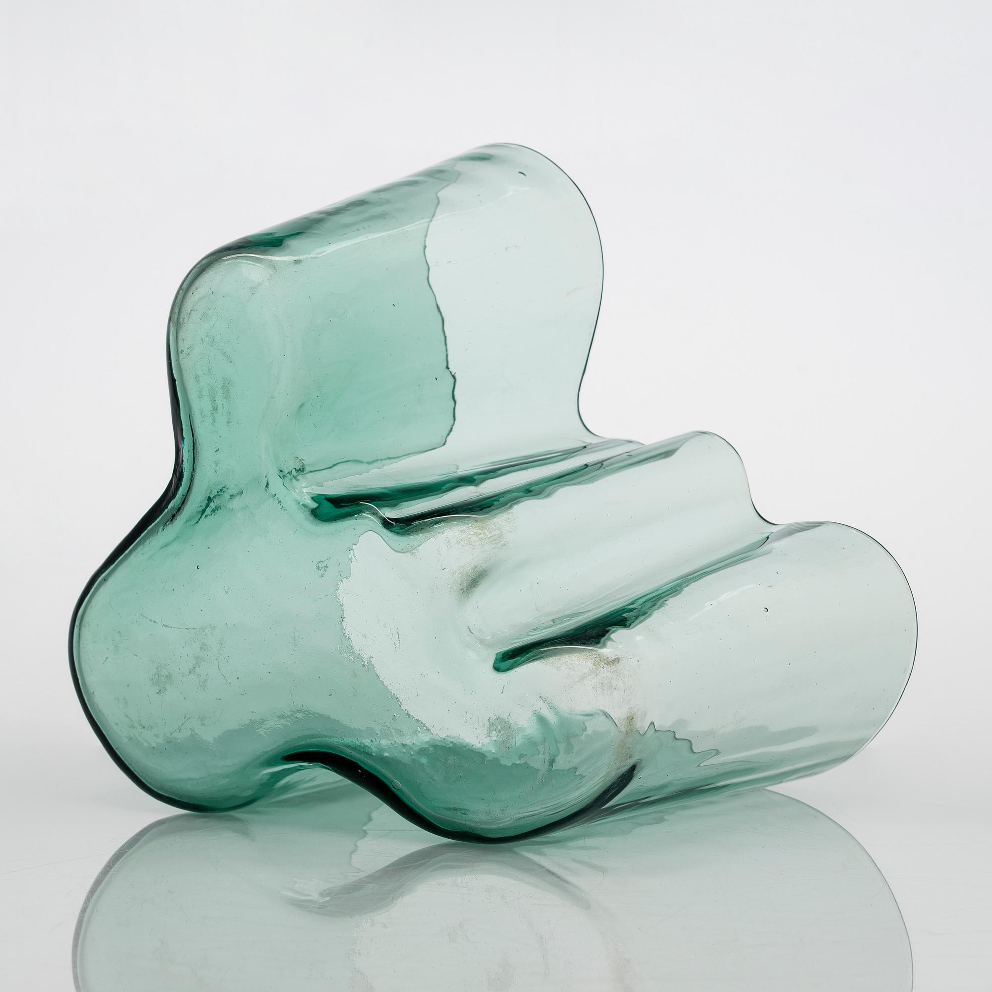 Alvar Aalto, A '9750' vase Karhula Glassworks in production 1937-1949.