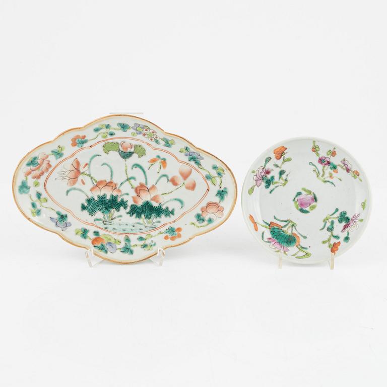 Two Chinese porcelain dishes, around the year 1900.