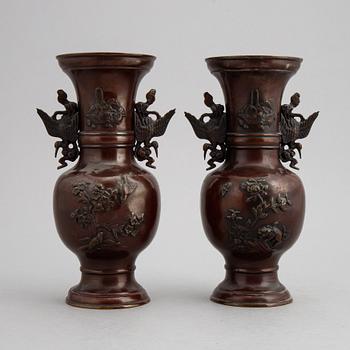 A pair of Japanese copper alloy vases, Meiji period (1868-1912).