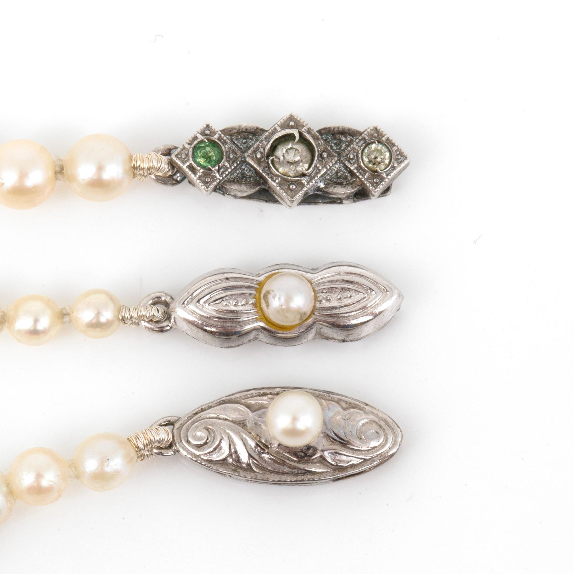 PÄRLCOLLIER, 3 st, med odlade saltvattenspärlor och silverlås.