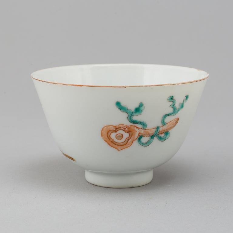 A famille rose bowl, Qing dynasty, (1874-1908).