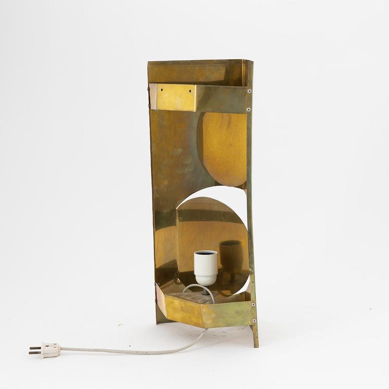 A brass wall light, 1960's/1970's.