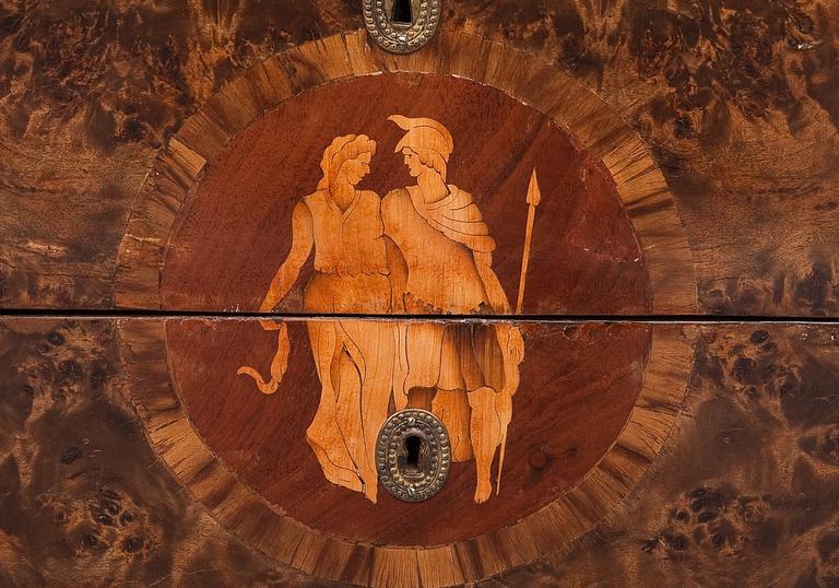 A CHEST OF DRAWERS, Italy, approx. Late 18th century.