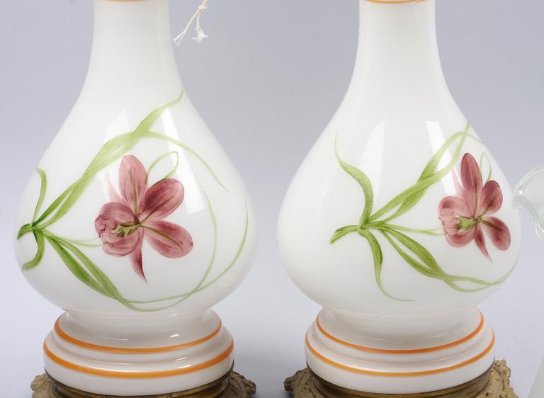 BORDSFOTOGENLAMPOR, ett par. Jugend, 1900-talets början.