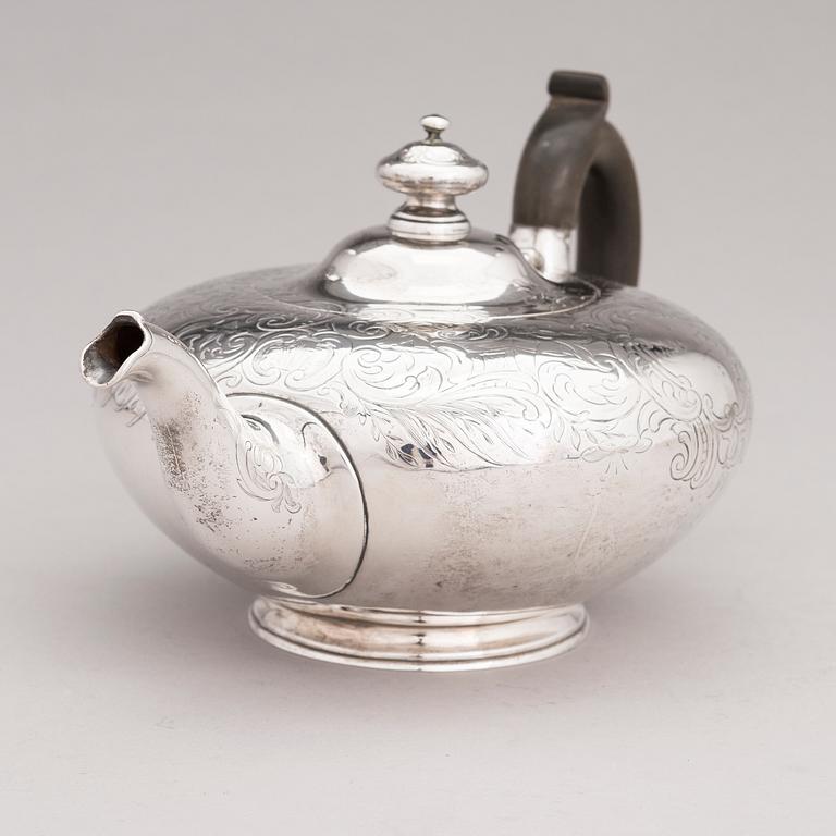 TEKANNA, sterling silver, stämplad W.M, London 1844.