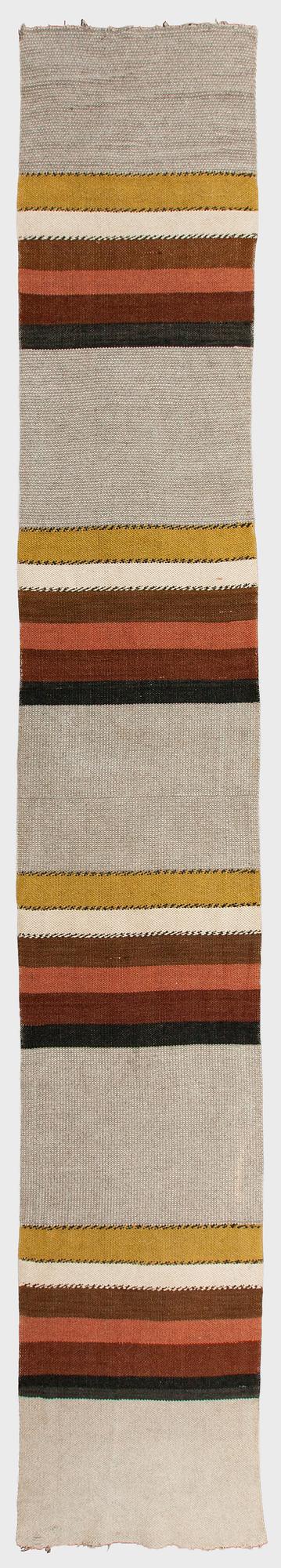 Trasmatta / gallerimatta, 1900-talets mitt. circa 425 x 69 cm.