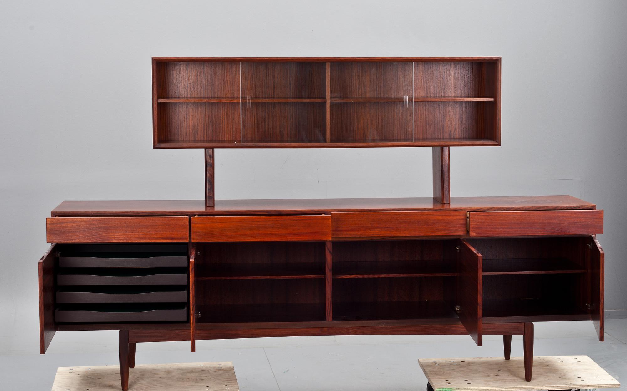 SIDEBOARD, Ib Kofoed Larsen, Faarup Möbelfabrik. Danmark, 1960-tal.