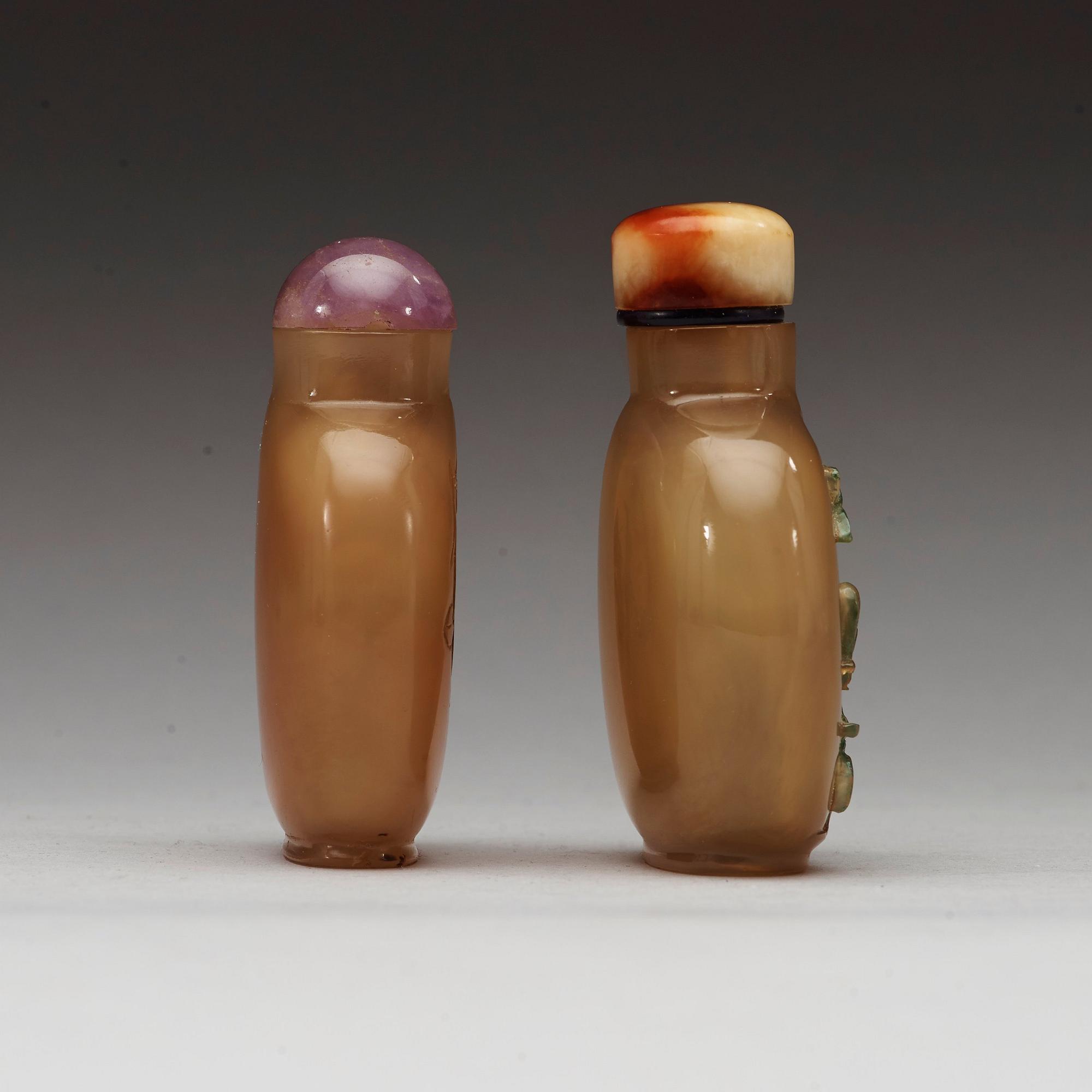Two agath snuff bottles, Qing dynasty,, 19th century.