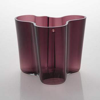 Alvar Aalto, maljakko, malli 3030, signeerattu Alvar Aalto. Iittala.