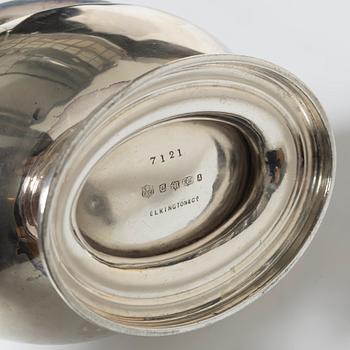 Bowls with lids, a pair, silver plate, Elkington, 20th century.