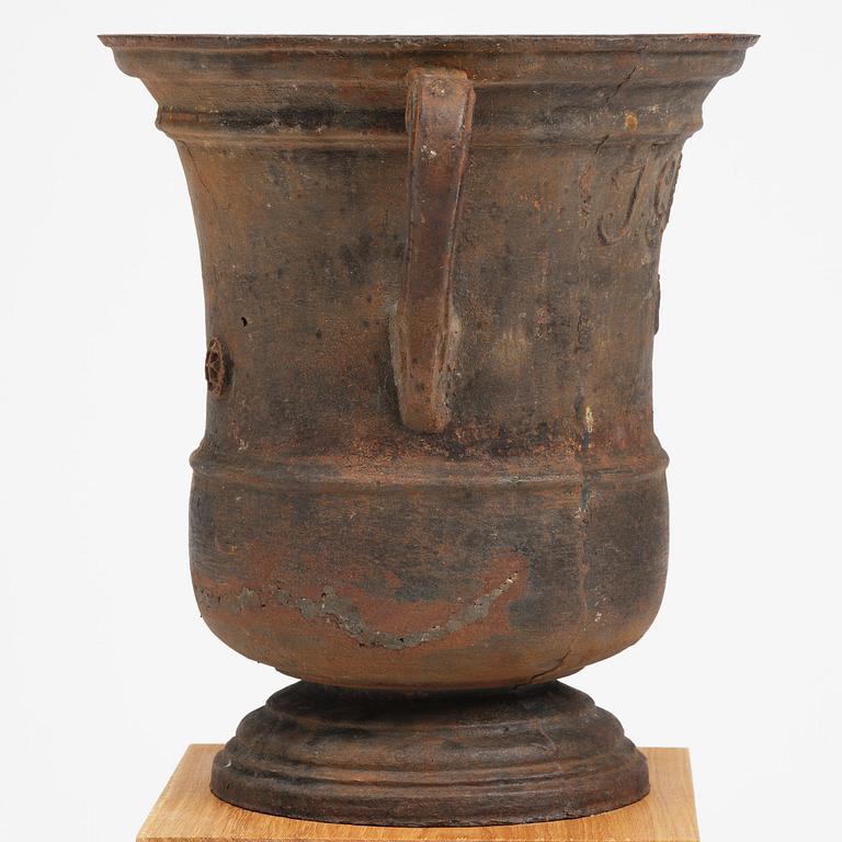 A cast-iron garden urn from Hellefors styckebruk, dated 1791.