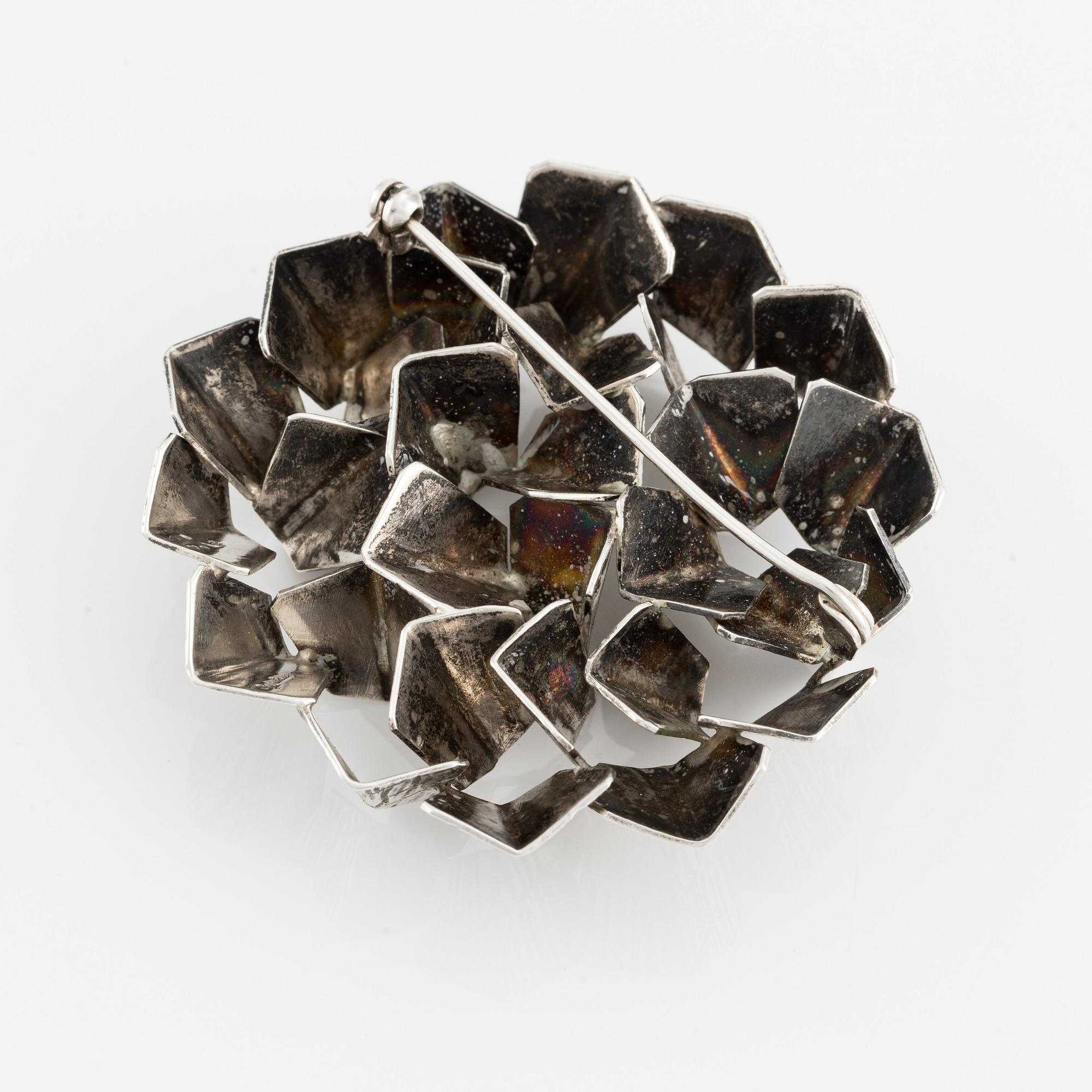 Rey Urban, brosch samt ring, silver med bergkristall.