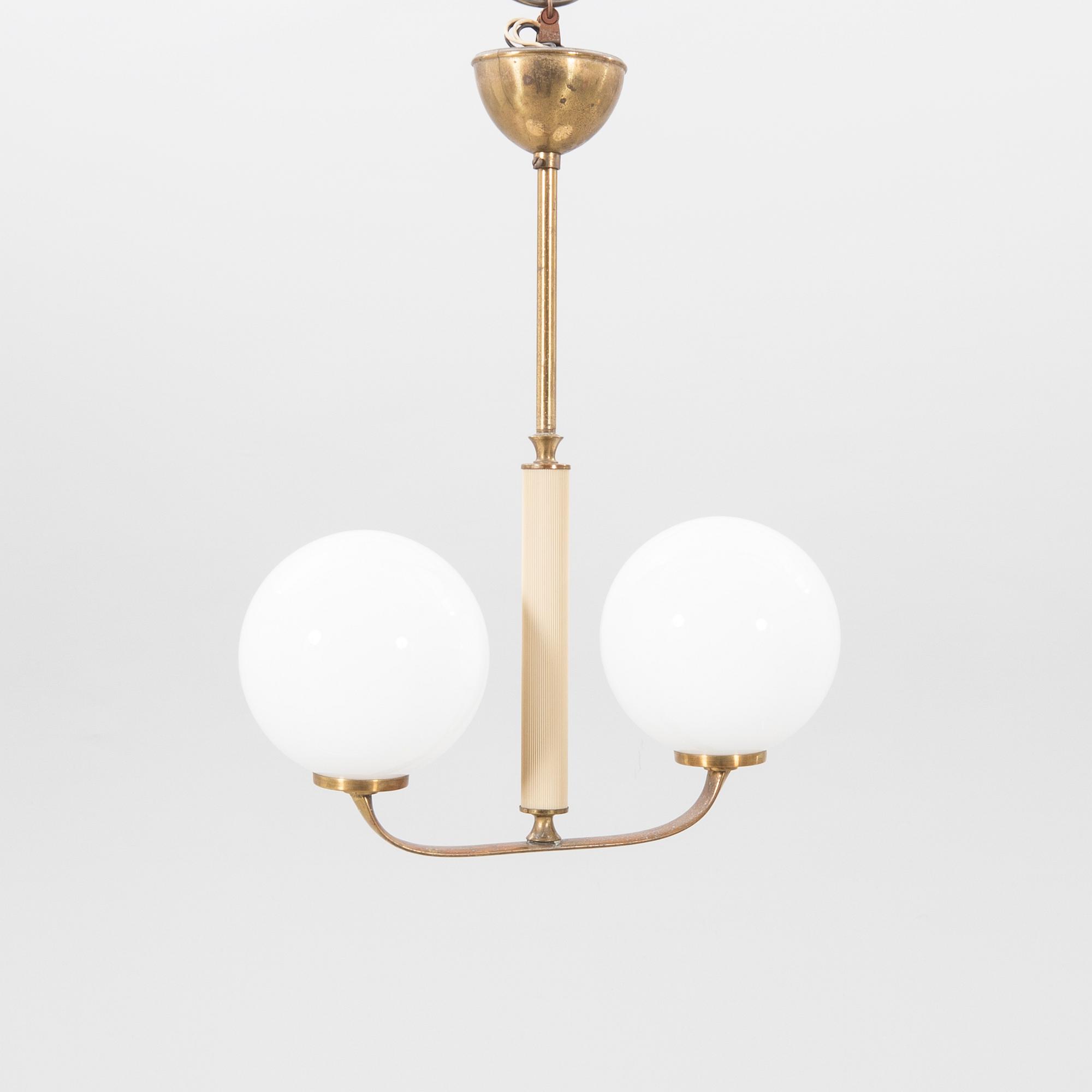 A mid 1900s ceiling pendant.