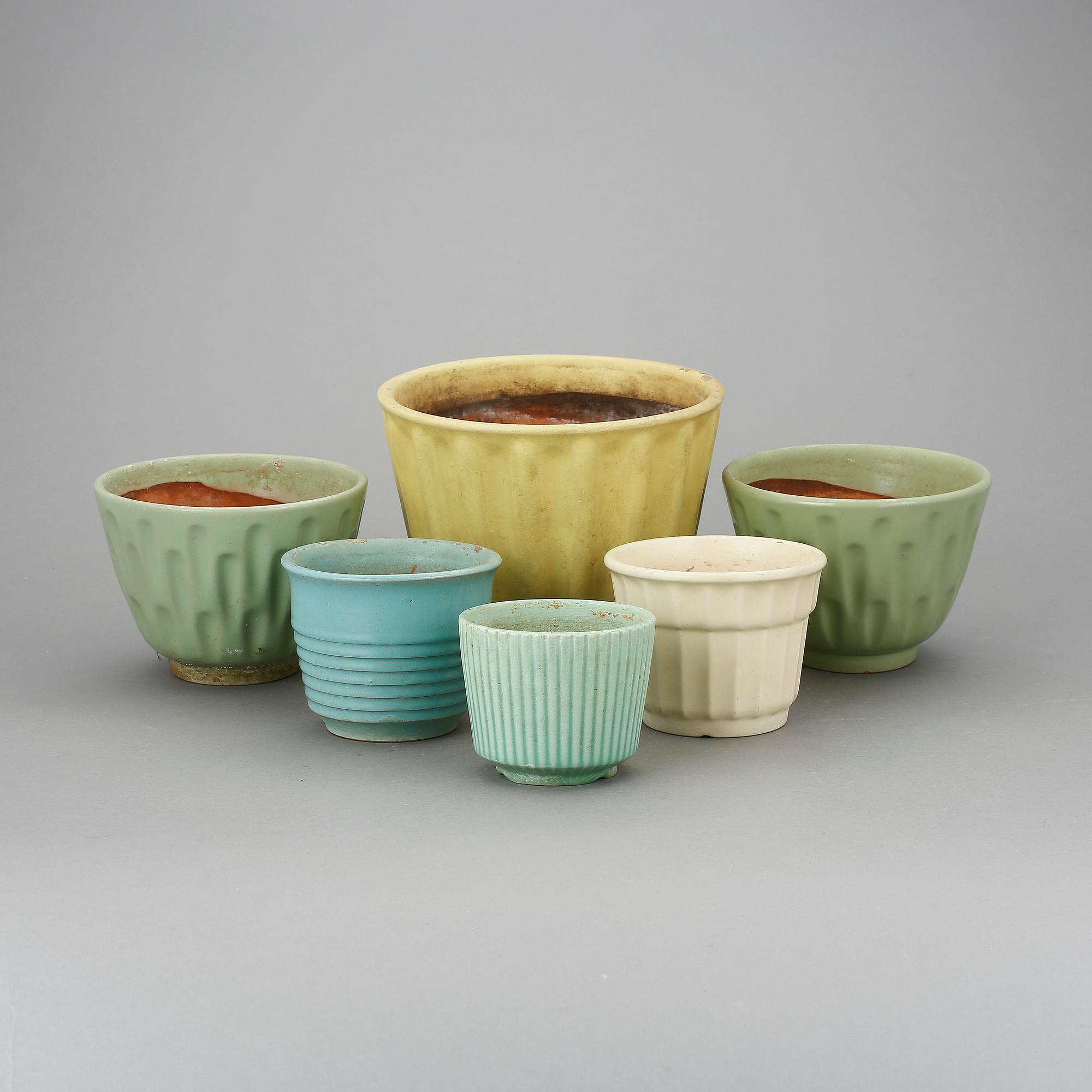 YTTERFODER, 6 st, lergods, bland annat Bo fajans samt Upsala Ekeby, 1900-talets första hälft.