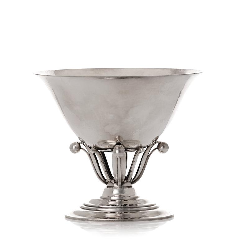 Johan Rohde, skål på fot, Georg Jensen Köpenhamn, 1945-77, sterling silver, designnr 6.