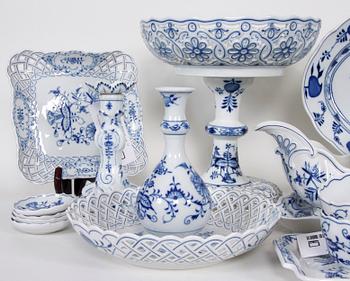 PARTI PORSLIN, ca 30 delar, Meissen.