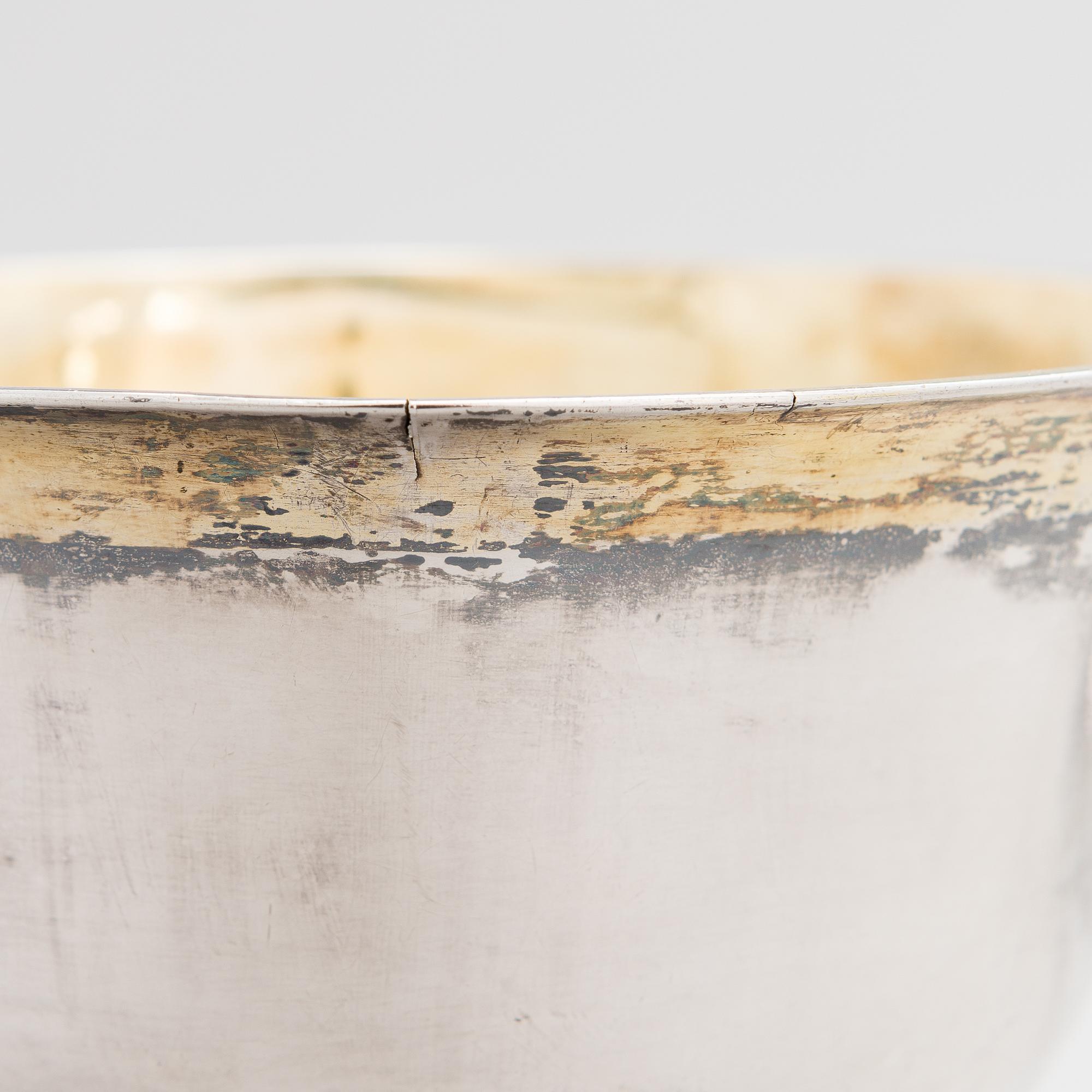 ISAAC SANDBECK, KASTIKEMALJA aluslautasella, hopeaa, Tukholma 1819.