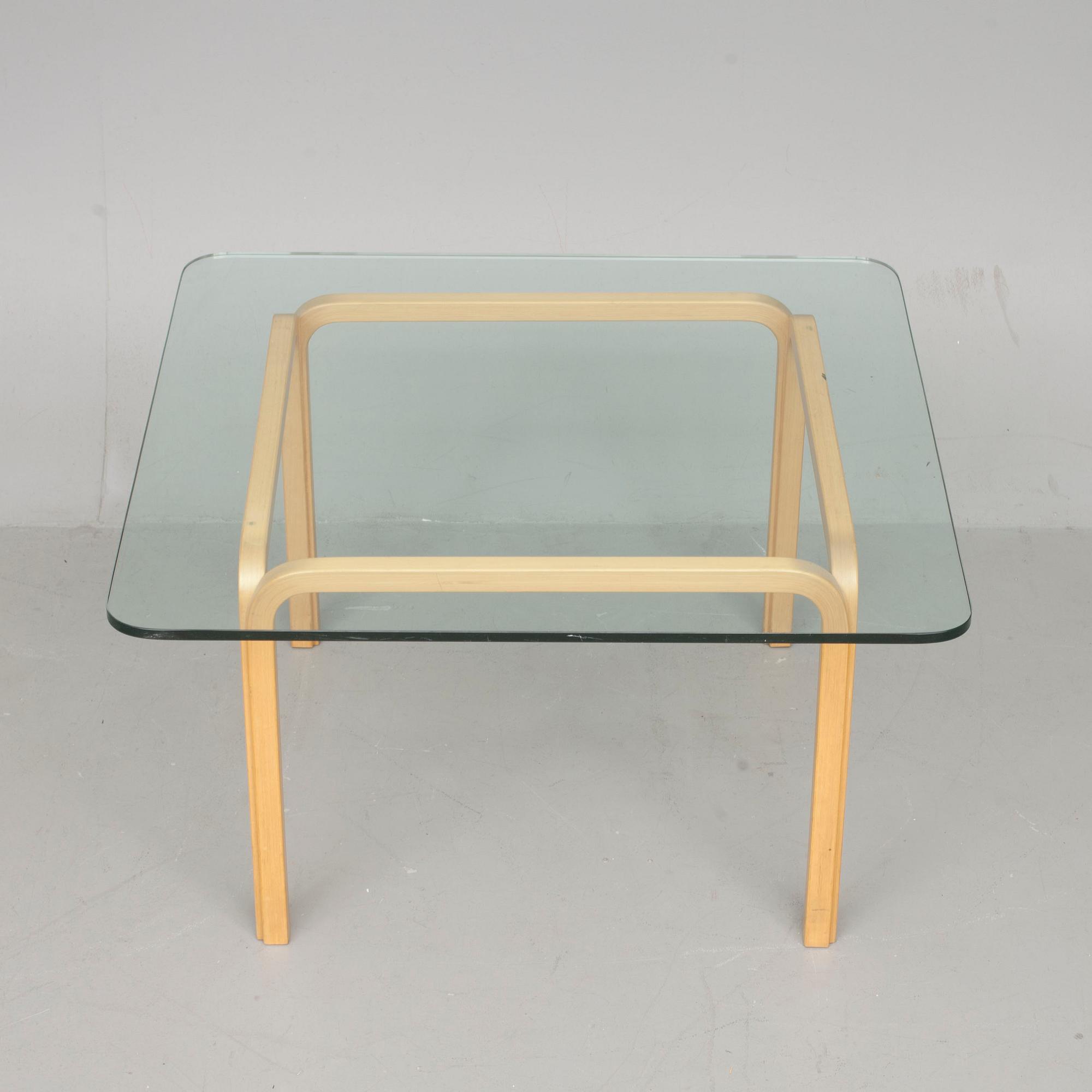 BORD, Alvar Aalto, Artek. Modellen formgiven 1945.