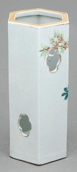 PERUKVAS, porslin, Kina, 1800/1900-tal.
