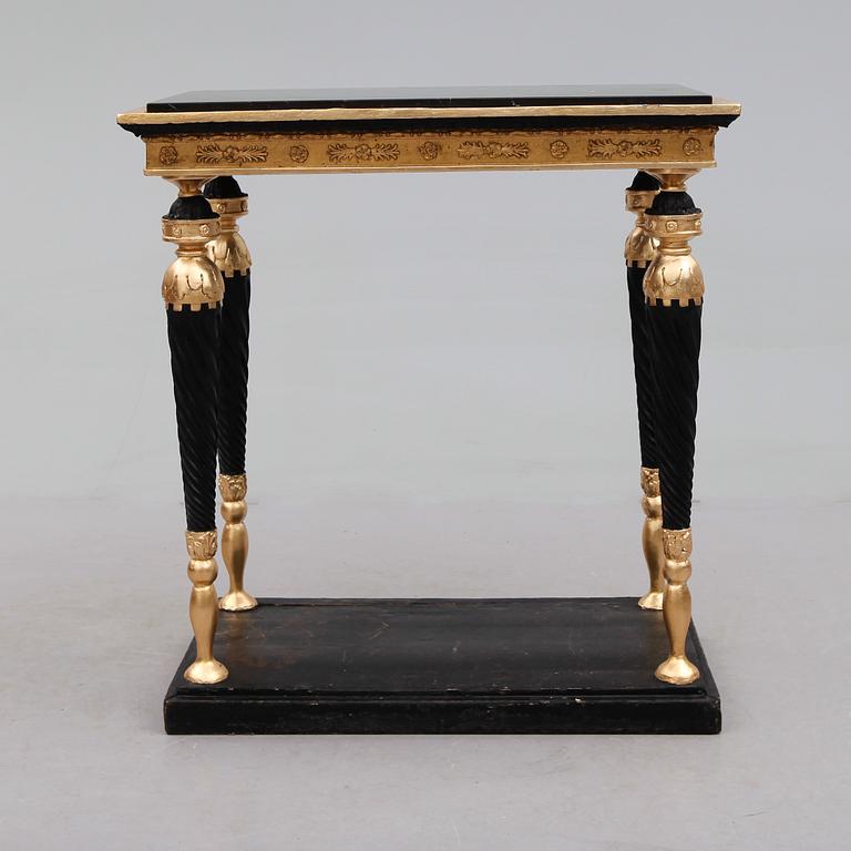 KONSOLBORD, sengustavianskt, omkring år 1800.