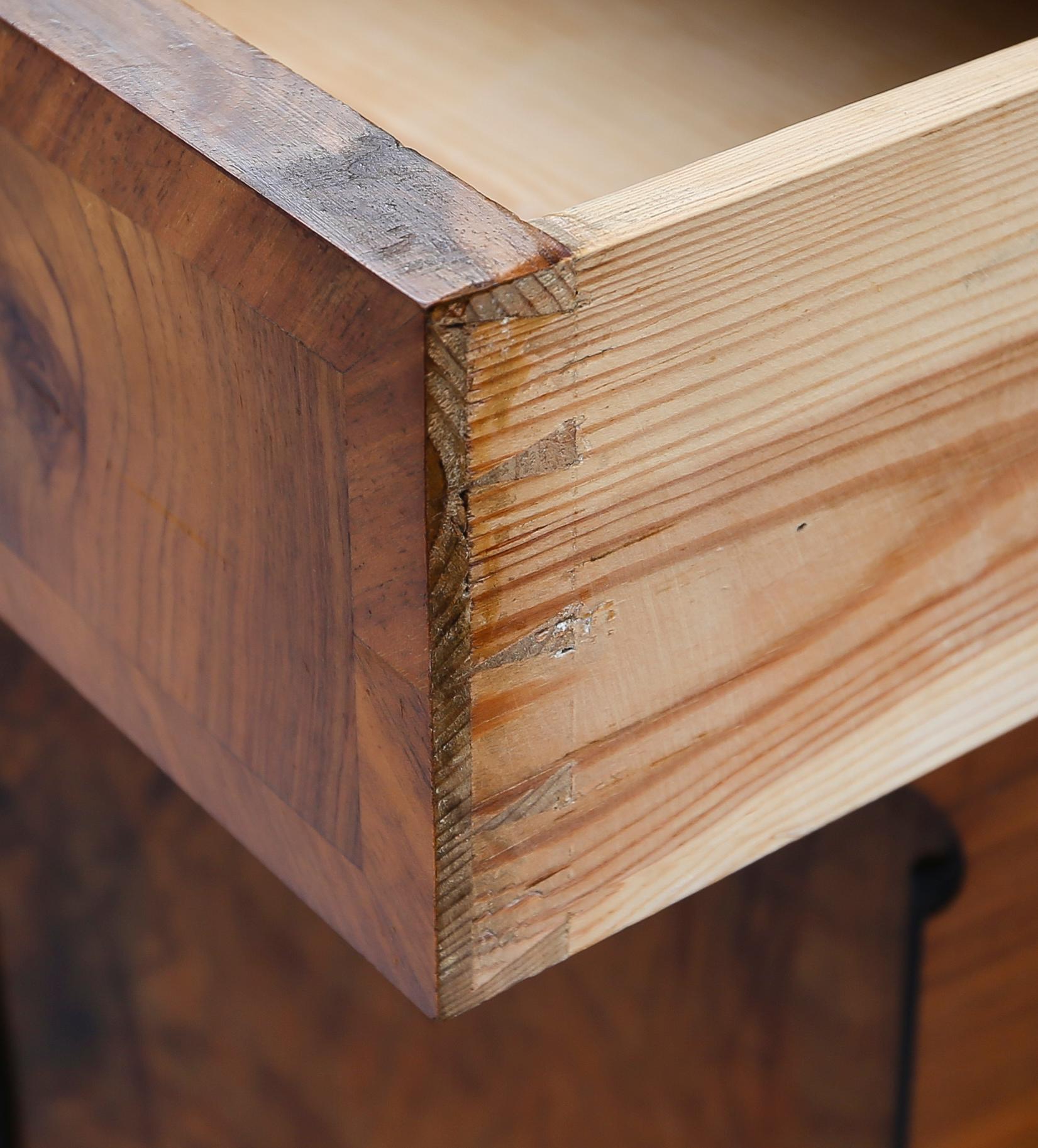 SPEGELSKÄNK, 1800-talets andra hälft.