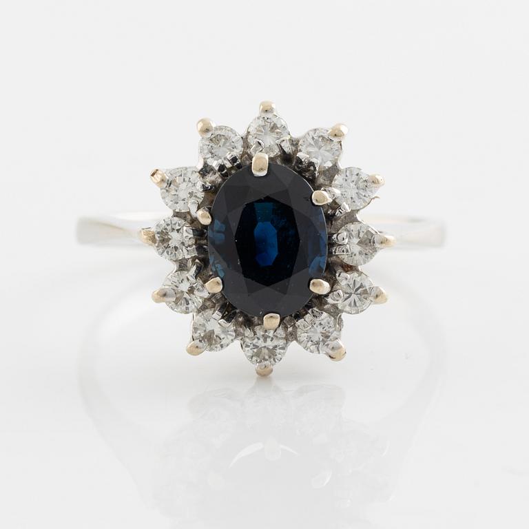 Ring med safir och briljantslipade diamanter.