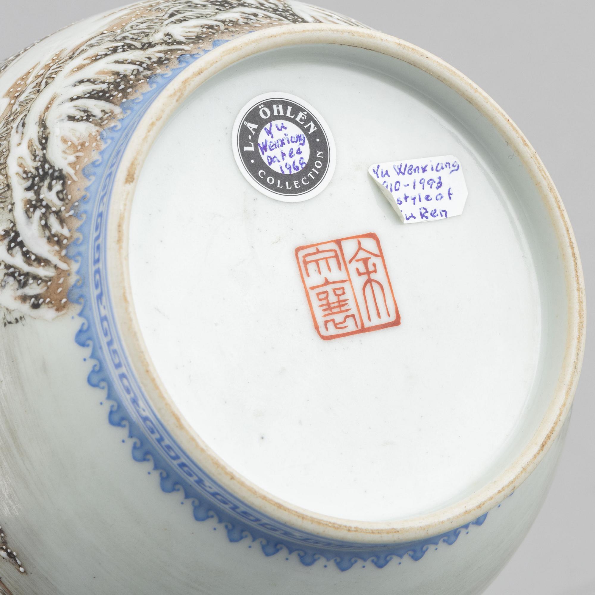 Vas, porslin, Kina, 1900-talets senare del.