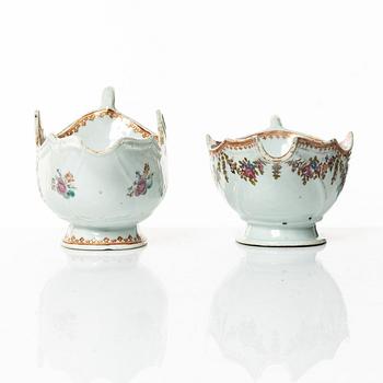 Two Chinese famille rose porcelain sauce boats, Qing dynasty, Qianlong (1736-95).