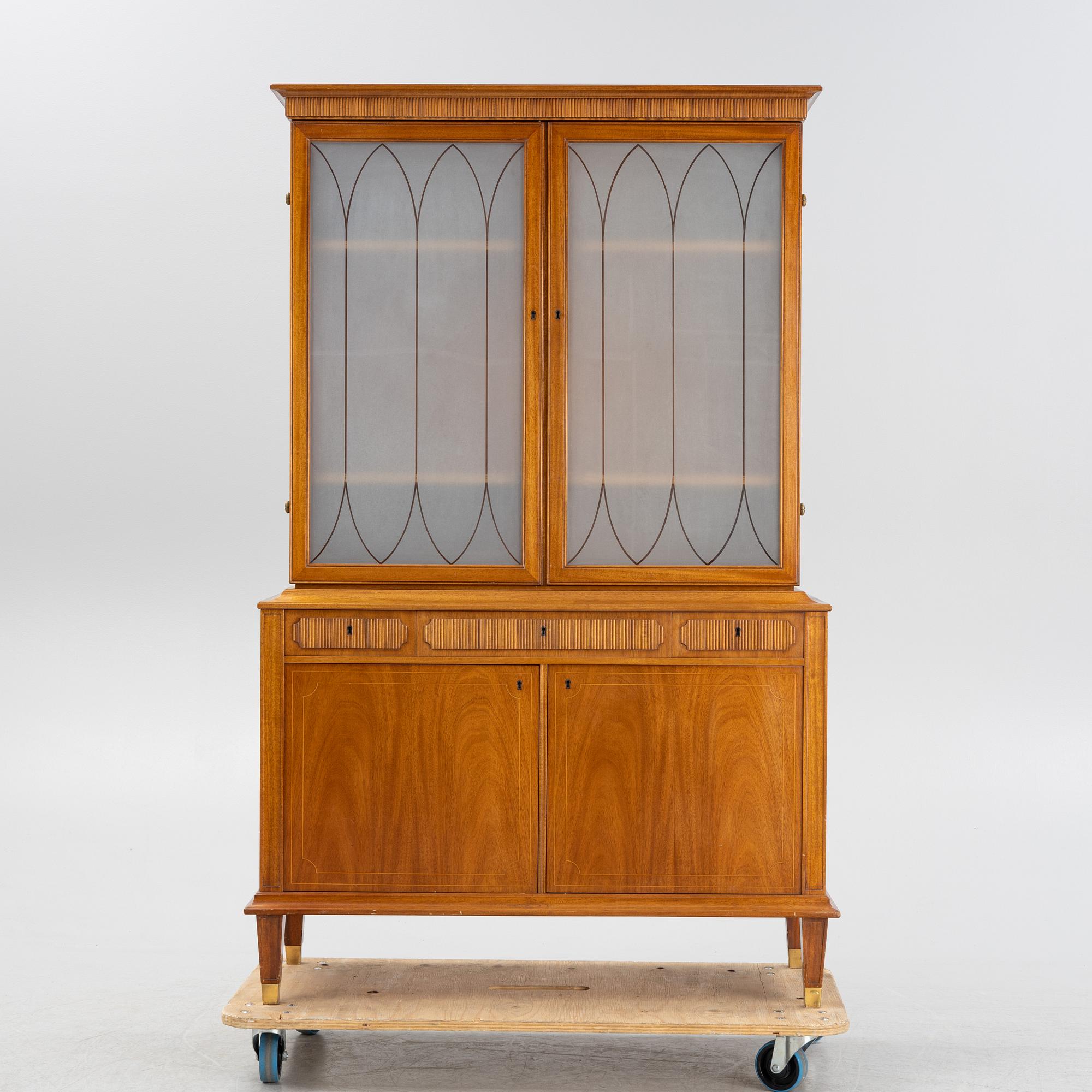 A mahogany veneered Swedish Modern display cabinet, 1940's/50's.