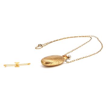 651. CÉLINE, a gold colored necklace with pendant as a perfume bottle and brooche.