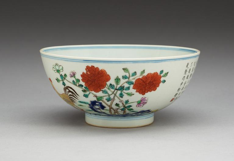 A famille rose bowl, Qing dynasty, 19th Century.