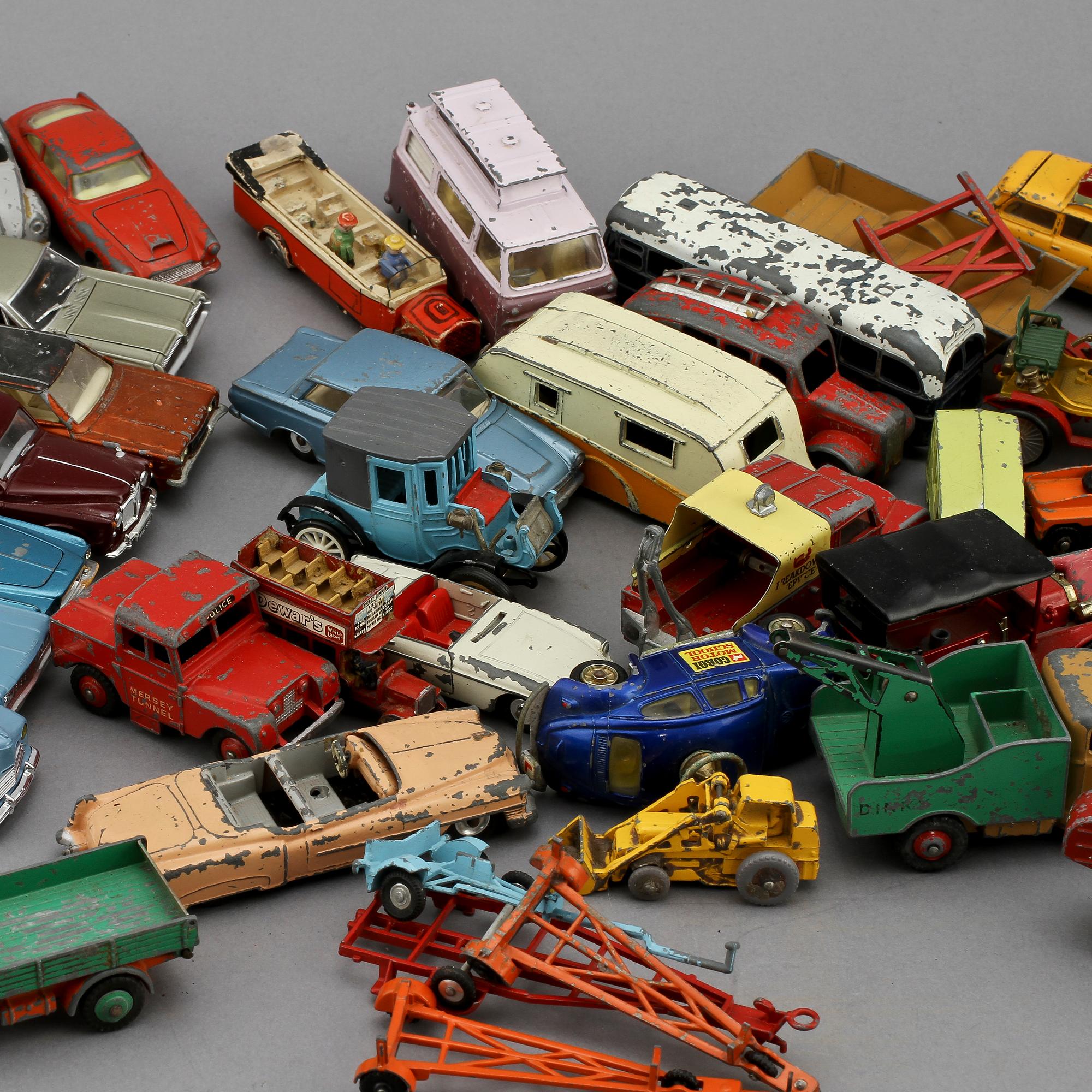 PARTI LEKSAKSBILAR, 57 st, bl a Dinky Toys, 1900-talets andra hälft.