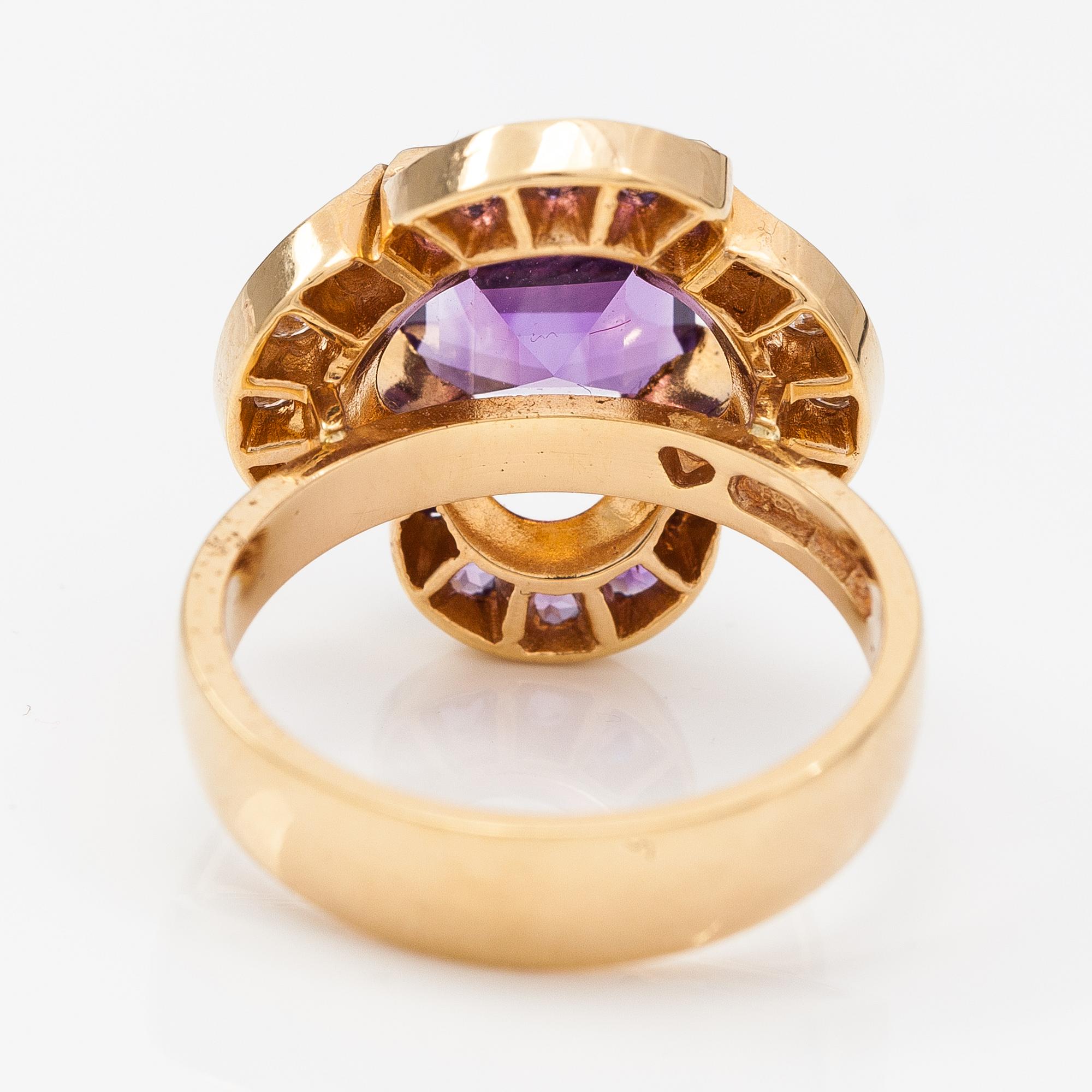 An 18K gold ring "Catherine Jagellion" with amethysts and diamonds ca. 0.37 ct in total. Ofelia Jewelry, Helsinki 1998.