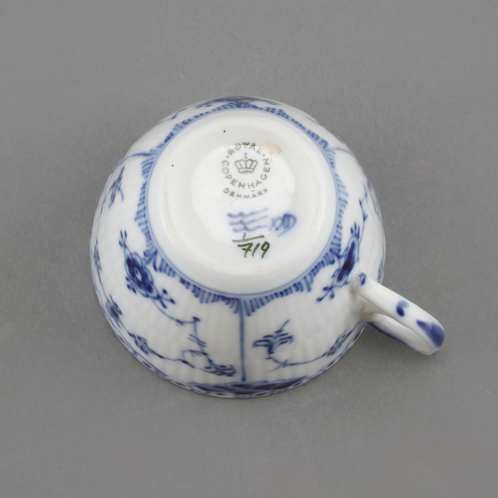 SERVISDELAR, 27 st, porslin, "Musselmalet", Royal Copenhagen, Danmark, 1900-talets andra hälft.