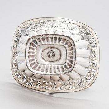 Reinhold H. Eckert, a silver bread basket, Tartu/ Dorpat 1818.